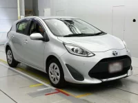 Toyota AQUA лот № 30621 оценка 3.5  с аукциона в Японии 4