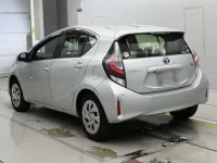 Toyota AQUA лот № 30621 оценка 3.5  с аукциона в Японии 5