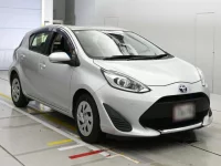 Toyota AQUA лот № 30633 оценка 3.5  с аукциона в Японии 4