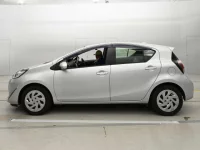 Toyota AQUA лот № 30633 оценка 3.5  с аукциона в Японии 3