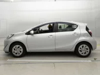 Toyota AQUA лот № 30628 оценка 4.5  с аукциона в Японии 3