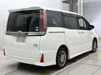 Toyota NOAH лот № 30635 оценка 3.5  с аукциона в Японии 1