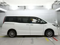 Toyota NOAH лот № 30635 оценка 3.5  с аукциона в Японии 2