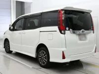Toyota NOAH лот № 30636 оценка 4.5  с аукциона в Японии 5