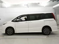 Toyota NOAH лот № 30636 оценка 4.5  с аукциона в Японии 3