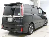 Toyota NOAH лот № 30656 оценка 4  с аукциона в Японии 1