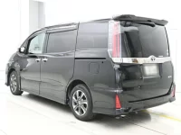 Toyota NOAH лот № 30656 оценка 4  с аукциона в Японии 5