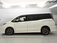 Toyota NOAH лот № 90624 оценка R  с аукциона в Японии 3