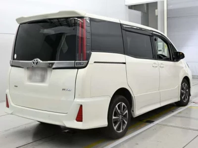 Toyota NOAH  с аукциона в Японии