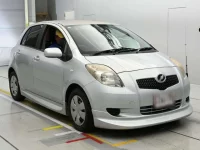 Toyota VITZ лот № 30627 оценка 3  с аукциона в Японии 4
