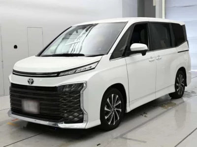 Toyota VOXY  с аукциона в Японии