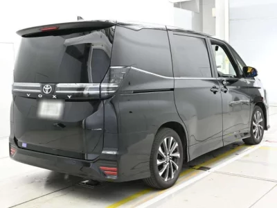 Toyota VOXY  с аукциона в Японии