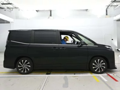 Toyota VOXY  с аукциона в Японии