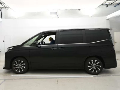 Toyota VOXY  с аукциона в Японии