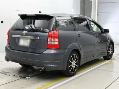 Toyota WISH  с аукциона в Японии