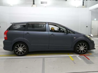 Toyota WISH  с аукциона в Японии