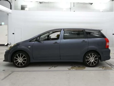 Toyota WISH  с аукциона в Японии