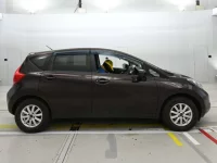 Nissan NOTE лот № 30667 оценка 3  с аукциона в Японии 2
