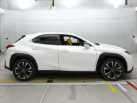 Lexus UX лот № 90506 оценка R  с аукциона в Японии 2
