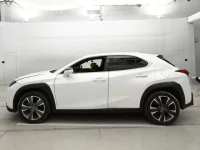 Lexus UX лот № 90506 оценка R  с аукциона в Японии 3