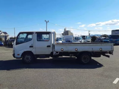 Toyota DYNA  с аукциона в Японии