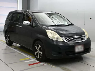 Toyota ISIS  с аукциона в Японии