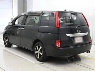 Toyota ISIS  с аукциона в Японии