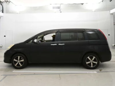 Toyota ISIS  с аукциона в Японии