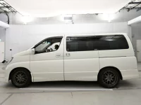 Nissan ELGRAND лот № 30771 оценка 4  с аукциона в Японии 3