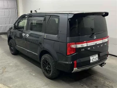 Mitsubishi Delica D:5