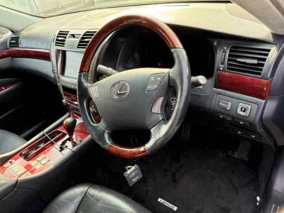 Lexus LS  с аукциона в Японии