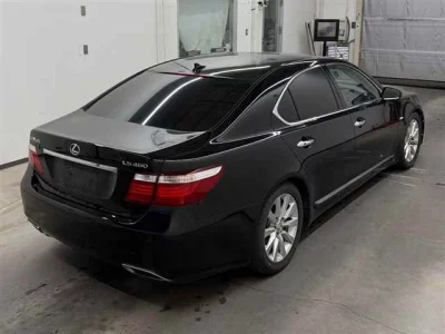 Lexus LS  с аукциона в Японии