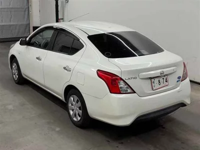 Nissan TIIDA LATIO  с аукциона в Японии