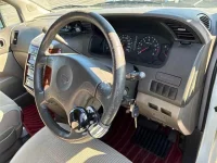 Nissan ELGRAND лот № 90161 оценка 3.5  с аукциона в Японии 2