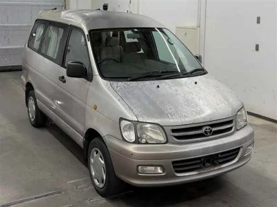 Toyota NOAH  с аукциона в Японии
