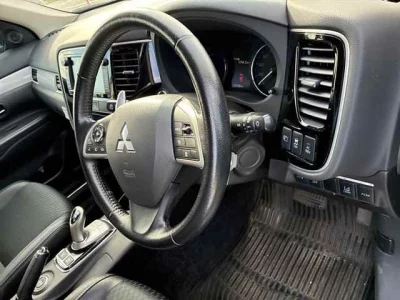 Mitsubishi OUTLANDER PHEV