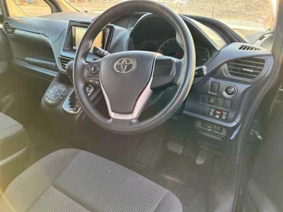 Toyota NOAH  с аукциона в Японии