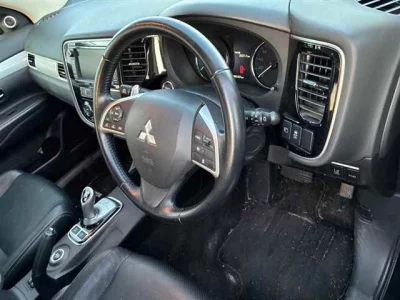 Mitsubishi OUTLANDER PHEV