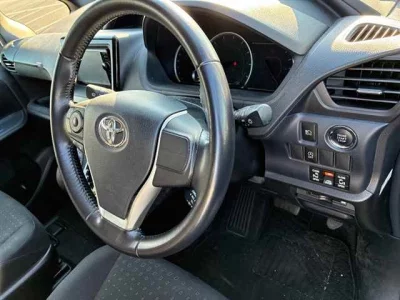 Toyota VOXY  с аукциона в Японии