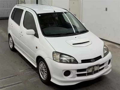 Daihatsu YRV