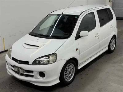 Daihatsu YRV