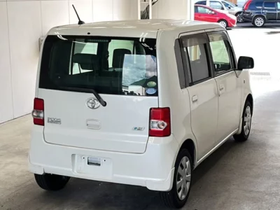 Toyota PIXIS SPACE  с аукциона в Японии