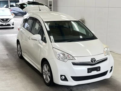 Toyota RACTIS  с аукциона в Японии