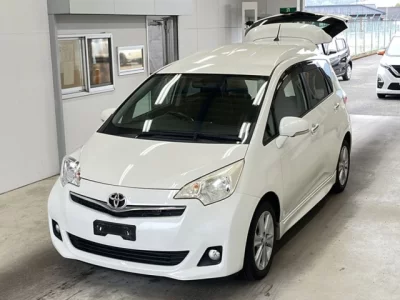 Toyota RACTIS  с аукциона в Японии