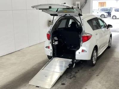 Toyota RACTIS  с аукциона в Японии