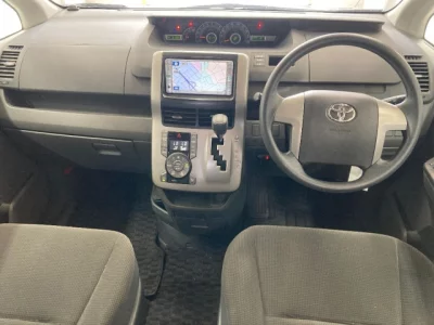 Toyota VOXY  с аукциона в Японии