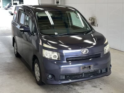Toyota VOXY  с аукциона в Японии
