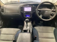 Ford ESCAPE лот № 1046 оценка 3.5  с аукциона в Японии 2