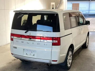 Mitsubishi Delica D:5