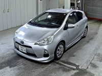 Toyota AQUA лот № 8034 оценка 3.5  с аукциона в Японии 3